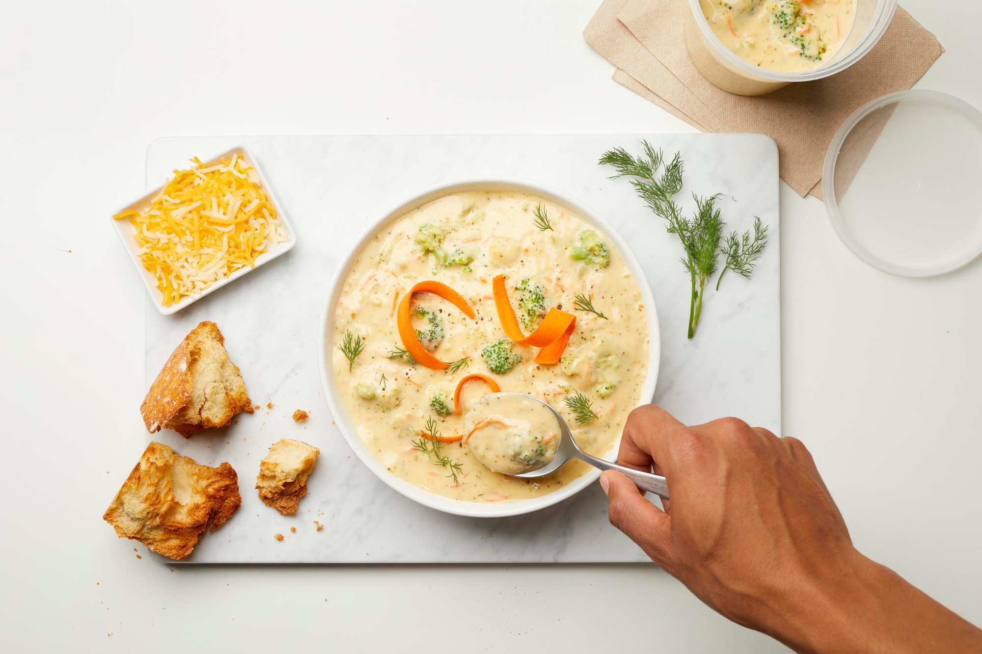 COR_0924_DeliSoup-Hand
